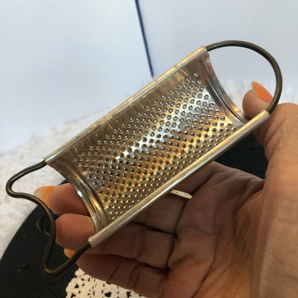 Vintage Nutmeg Graters Grinders Zesters Set of 2 1950s - Picture 9 of 9